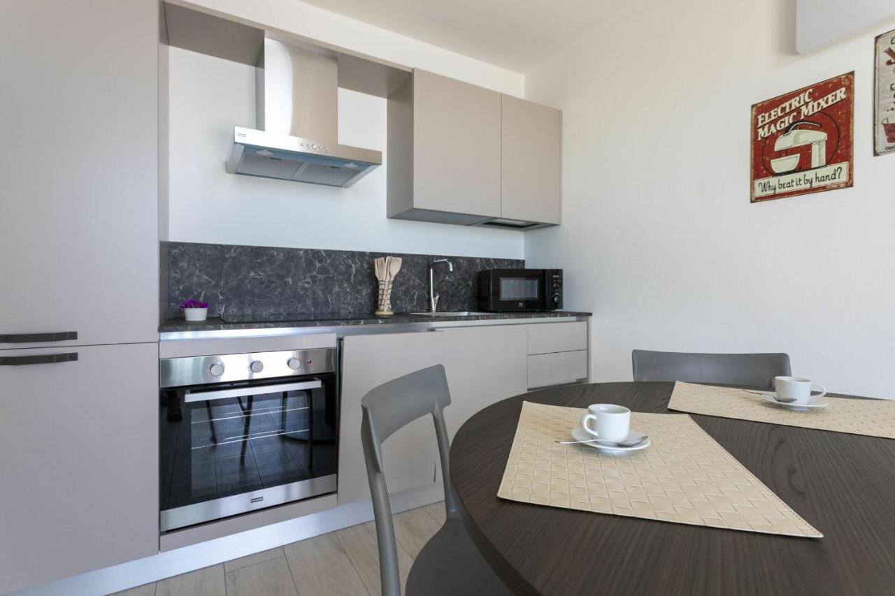 Raffaello Residenza Borgo Degli Artisti 2 Parzanica Exterior foto